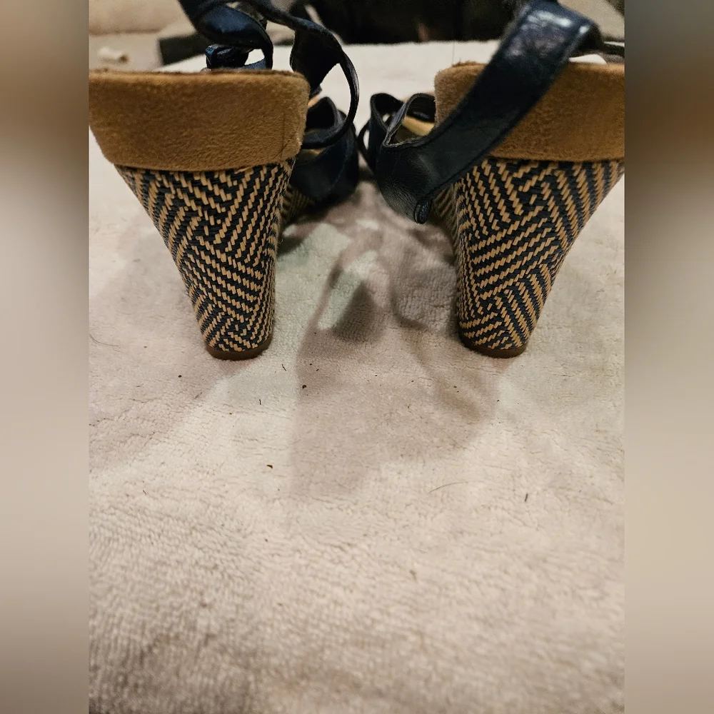 AEROSOLES WEDGE HEELS